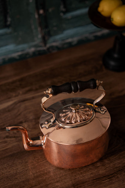 Antique English Tea Kettle W/ Embossed Lid C.1880